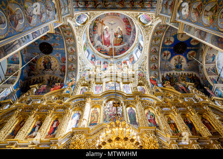 Il interni colorati della cattedrale della Dormizione, Pechersk Lavra complesso del convento, Kiev, Ucraina Foto Stock