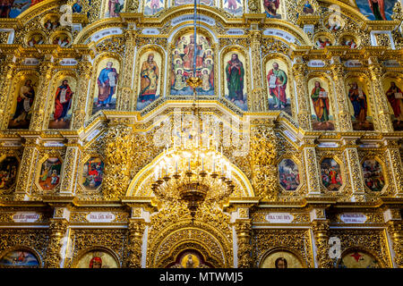 Il interni colorati della cattedrale della Dormizione, Pechersk Lavra complesso del convento, Kiev, Ucraina Foto Stock