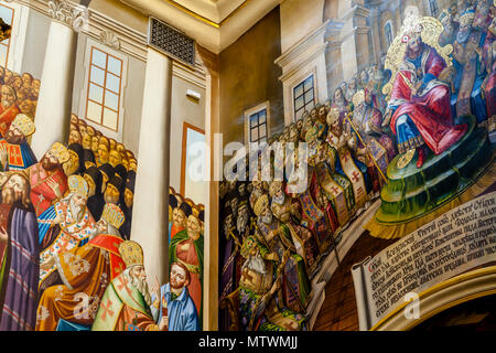 Il interni colorati della cattedrale della Dormizione, Pechersk Lavra complesso del convento, Kiev, Ucraina Foto Stock