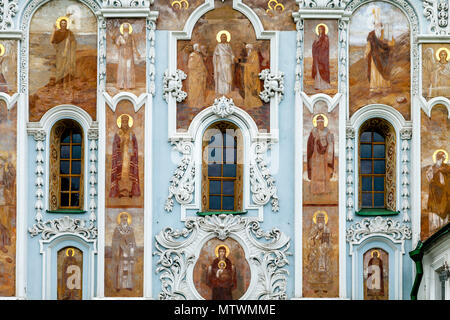La parte esterna della porta Chiesa della Trinità, Pechersk Lavra complesso del convento, Kiev, Ucraina Foto Stock