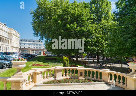 Gli uffici comunali, il lungomare, Street, Cheltenham, Gloucestershire, England Regno Unito Foto Stock