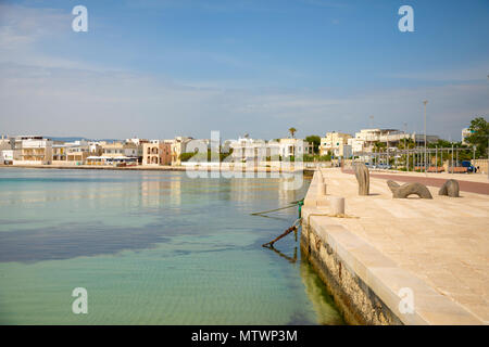 La porta con il cityview di Torre Canne Fasano, nel sud Italia Foto Stock