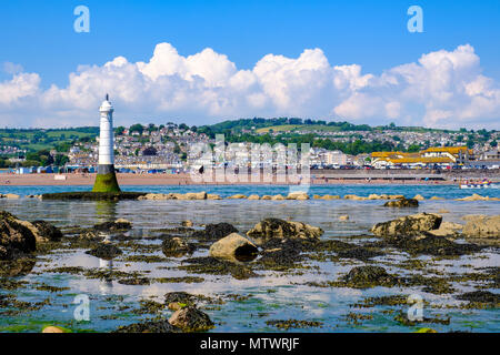 Guardando al di là del fiume Teign verso Teignmouth da Shaldon Beach Foto Stock