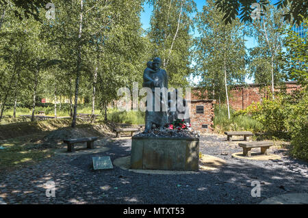 Polonia, Varsavia: Monumento a Janusz Korczak al Cimitero Ebraico su Okopowa Street. Foto Stock