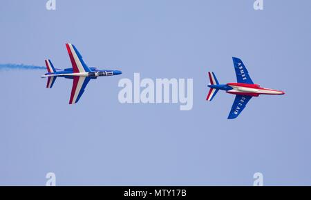 Una coppia di Dassault-Dornier getti alfa battenti al Duxford Air Festival il 27 maggio 2018 Foto Stock