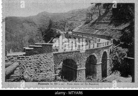 . Français : Pont sur le Rio Bagnadori, nommé 'du Spessia', en courbe à huit arcades construit en 1937. 01/07/1937. Sconosciuto 492 Ponte d'la Spessia - Pianaccio Foto Stock