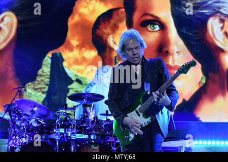 Irvine, CA, Stati Uniti d'America. 31 Maggio, 2018. Lawrence Gowan con Styx riproduce la loro prima tappa del tour in cinque punti anfiteatro a Irvine ca. il 31 maggio 2018 Credit: Dave Safley/ZUMA filo/Alamy Live News Foto Stock