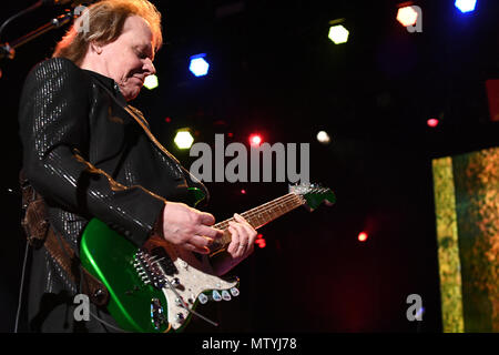 Irvine, CA, Stati Uniti d'America. 31 Maggio, 2018. Lawrence Gowan con Styx riproduce la loro prima tappa del tour in cinque punti anfiteatro a Irvine ca. il 31 maggio 2018 Credit: Dave Safley/ZUMA filo/Alamy Live News Foto Stock