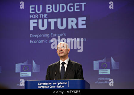 Bruxelles, Belgio. Il 31 maggio 2018. Conferenza stampa del Commissario UE Pierre MOSCOVICI sull'Unione economica e monetaria dei programmi. Alexandros Michailidis/Alamy Live News Foto Stock