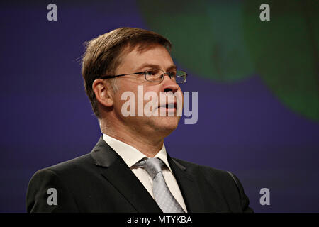 Bruxelles, Belgio. Il 31 maggio 2018. Conferenza stampa del Commissario UE Valdis Dombrovskis sull'Unione economica e monetaria dei programmi. Alexandros Michailidis/Alamy Live News Foto Stock