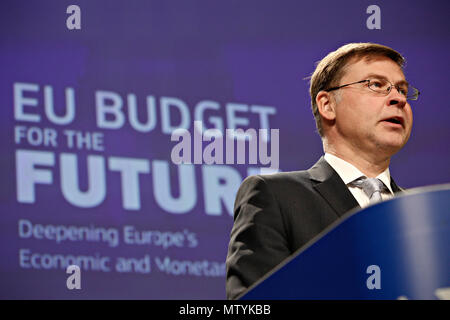 Bruxelles, Belgio. Il 31 maggio 2018. Conferenza stampa del Commissario UE Valdis Dombrovskis sull'Unione economica e monetaria dei programmi. Alexandros Michailidis/Alamy Live News Foto Stock