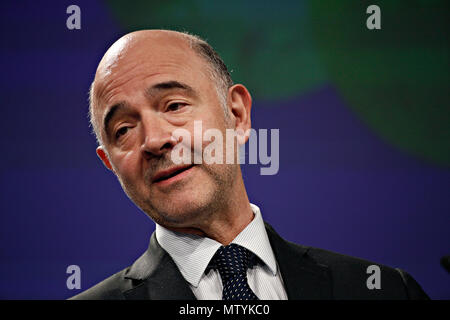 Bruxelles, Belgio. Il 31 maggio 2018. Conferenza stampa del Commissario UE Pierre MOSCOVICI sull'Unione economica e monetaria dei programmi. Alexandros Michailidis/Alamy Live News Foto Stock