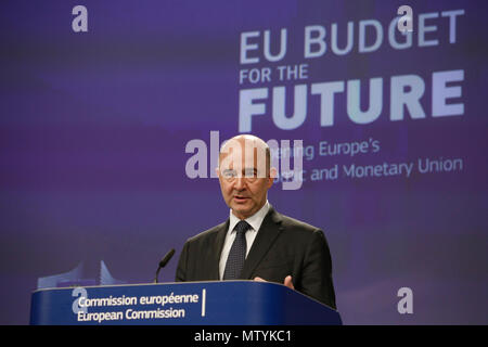 Bruxelles, Belgio. Il 31 maggio 2018. Conferenza stampa del Commissario UE Pierre MOSCOVICI sull'Unione economica e monetaria dei programmi. Alexandros Michailidis/Alamy Live News Foto Stock