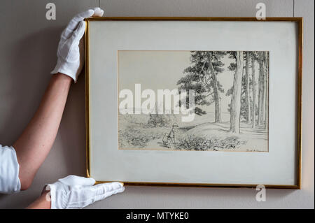 Londra, Regno Unito. Il 31 maggio 2018. Una galleria tecnico presenta '...un luogo incantato sulla cima della foresta, 1928 DA E.H. Shepard (Est. GBP70,000-90-000), che saranno offerti in vendita da Sotheby's a New Bond Street in letteratura inglese, Storia, Scienza, libri per bambini e le illustrazioni vendita il 10 luglio. A.A. Milne molto amato i caratteri da Winnie-the-Pooh libri abitavano le centinaia di acri di legno. Credito: Stephen Chung / Alamy Live News Foto Stock
