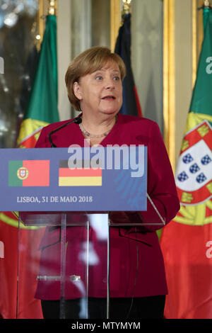 Lisbona, Portogallo. 31 Maggio, 2018. Il cancelliere tedesco Angela Merkel parla durante una conferenza stampa congiunta con il Primo ministro portoghese Antonio Costa, dopo il loro incontro al Foz Palace a Lisbona, Portogallo, il 31 maggio 2018. Credito: Pedro Fiuza/ZUMA filo/Alamy Live News Foto Stock