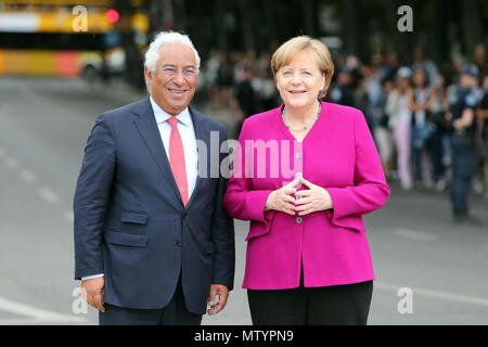 Lisbona, Portogallo. 31 Maggio, 2018. Primo ministro portoghese Antonio costa accoglie il Cancelliere tedesco Angela Merkel prima del loro incontro in Foz Palace a Lisbona. Credito: Pedro Fiuza/ZUMA filo/Alamy Live News Foto Stock