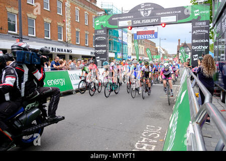 Salisbury, Regno Unito. Il 31 maggio 2018 Salisbury. Parte del programma di recupero per Salisbury dopo aver recentemente agente nervino attacco, la città ha ospitato le Finali della elite OVO Energy Tour serie. Consiglio Wiltshire e Salisbury City Council ha sostenuto la gara che ha avuto luogo nel Wiltshire per la prima volta come parte del Salisbury programma di recupero. Il prestigioso tour raggiunge il suo momento culminante ed esaltante, quando il maschile e femminile squadre gara per la vittoria dopo la concorrenza in otto round precedenti in diverse città. Credito: © pcp/ Alamy Stock Photo (Default)/Alamy Live News Foto Stock