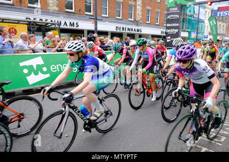 Salisbury, Regno Unito. Il 31 maggio 2018 Salisbury. Parte del programma di recupero per Salisbury dopo aver recentemente agente nervino attacco, la città ha ospitato le Finali della elite OVO Energy Tour serie. Consiglio Wiltshire e Salisbury City Council ha sostenuto la gara che ha avuto luogo nel Wiltshire per la prima volta come parte del Salisbury programma di recupero. Il prestigioso tour raggiunge il suo momento culminante ed esaltante, quando il maschile e femminile squadre gara per la vittoria dopo la concorrenza in otto round precedenti in diverse città. Credito: © pcp/ Alamy Stock Photo (Default)/Alamy Live News Foto Stock