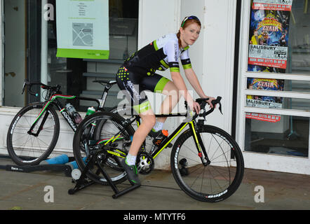 Salisbury, Wiltshire, Regno Unito. Il 31 maggio 2018. 2018 OVO Energy Tour serie Grand Final. Lauren Humphreys in fase di riscaldamento. Credito: JWO/Alamy Live News Foto Stock