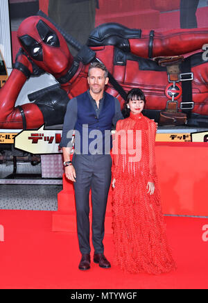 Ryan Reynolds, 29 maggio 2018, Tokyo, Giappone : attore Ryan Reynolds(L) e attrice Shioli Kutsuna frequentare il Giappone premiere per 'Deadpool 2' a Roppongi Hills a Tokyo in Giappone il 29 maggio 2018. Foto Stock