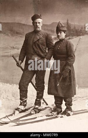 . Русский: Ева и Фритьоф Нансены на лыжах . circa 1890. L. Szacinski 498 Portrett av og Fridtjof Nansen Eva Foto Stock