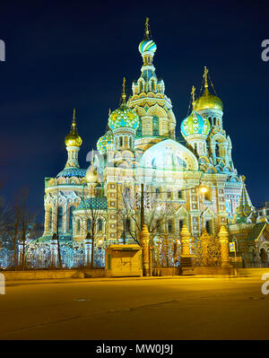 Chiesa del Salvatore sul Sangue versato è il simbolo di russo lo stile architettonico e la maggior parte notevole punto di riferimento di San Pietroburgo, Russia Foto Stock