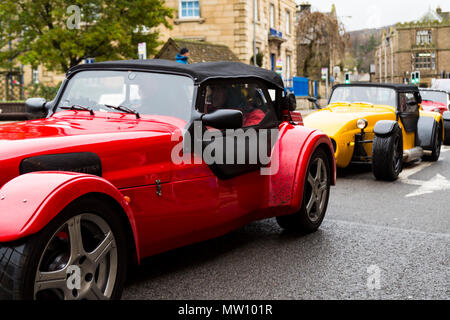 Un gruppo di Westfield Sport cars visto in una linea nel Derbyshire città di Bakewell Foto Stock