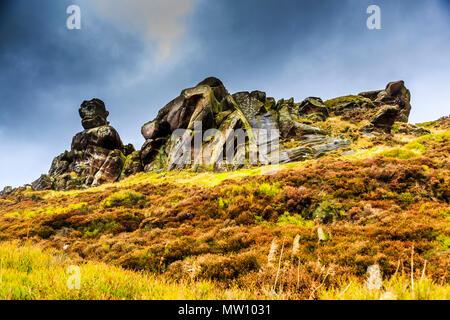 Un affioramento roccioso sulle colline del Derbyshire Foto Stock