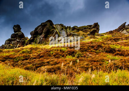 Un affioramento roccioso sulle colline del Derbyshire Foto Stock