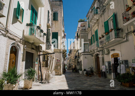 Monopoli Puglia città vintage street Italia Foto Stock