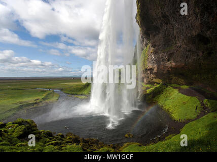 Seljalandsfoss cascata, Seljalandsa River, a sud isola, Isola Foto Stock