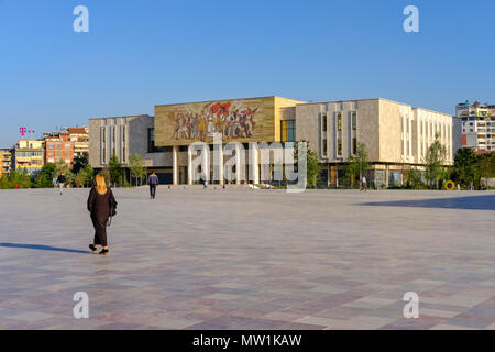 Museo Storico Nazionale, Muzeu Historik Kombëtar, Piazza Skanderbeg, Tirana, Albania Foto Stock