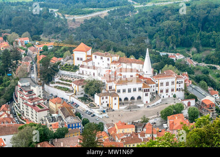 Vista aerea del Palazzo Nazionale di Sintra, Portogallo. Foto Stock