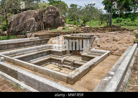 Bagni reali nascosti all'aperto in Sri Lanka Foto Stock