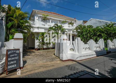 Galle, Sri Lanka - Set 9, 2015. La facciata della vecchia casa di antica cittadina di Galle, Sri Lanka. Galle è stato il porto principale dell'isola nel XVI secolo Foto Stock