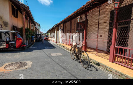 Galle, Sri Lanka - Set 9, 2015. Case antiche all antica cittadina di Galle, Sri Lanka. Galle è stato il porto principale dell'isola nel XVI secolo. Foto Stock