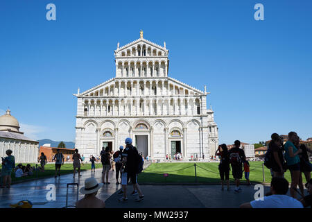 Pisa, Italia - 9 Luglio 2016: Duomo di Pisa Cattedrale di Pisa in una giornata di sole Foto Stock