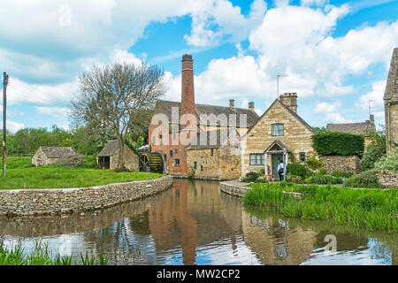 Il vecchio mulino, Lower Slaughter, Cotswolds, Gloucestershire, UK; Inghilterra Foto Stock