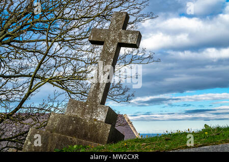 Drammatica grave permanente al St Tudno la chiesa e cimitero sulla Great Orme a Llandudno, Wales, Regno Unito. Foto Stock