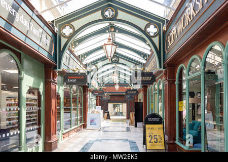 La grande sala Arcade, Mount Pleasant Road, Royal Tunbridge Wells, Kent, England, Regno Unito Foto Stock