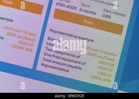 Schermate di payday prestiti con vi alta APR tariffe e mostra la quantità elevata di interesse per essere rimborsati Foto Stock