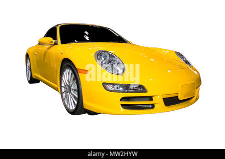 Giallo Porsche Boxster auto sportiva isolata su uno sfondo bianco. Visto presso il 2006 Detroit Auto Show. Molte più vetture nella mia galleria. Foto Stock