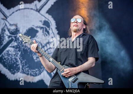 La Svezia Solvesborg - 10 giugno 2017. La svedese doom metal band Candlemass esegue un concerto dal vivo durante la Presidenza svedese music festival Sweden Rock Festival 2017 in Blekinge. Qui il chitarrista Lars Johansson è visto dal vivo sul palco. (Photo credit: Gonzales foto - Terje Dokken). Foto Stock