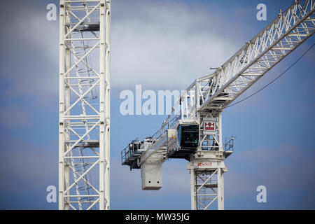 Gru a torre del cielo alla Manchester University Foto Stock