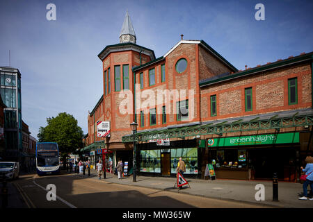 Stockport Town Center Warren Street, un pedone e area di bus Foto Stock