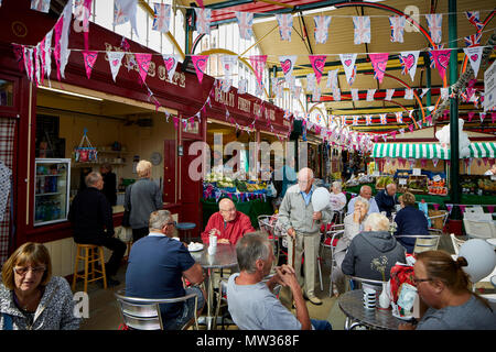 Stockport centro città vecchia sala del mercato Il mercato coperto Foto Stock