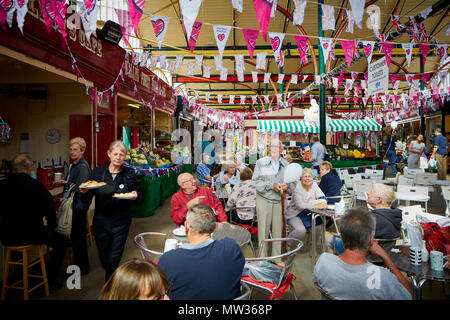 Stockport centro città vecchia sala del mercato Il mercato coperto Foto Stock