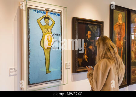 Inghilterra, Londra, la Wellcome Collection, la sala di lettura galleria d'arte Foto Stock