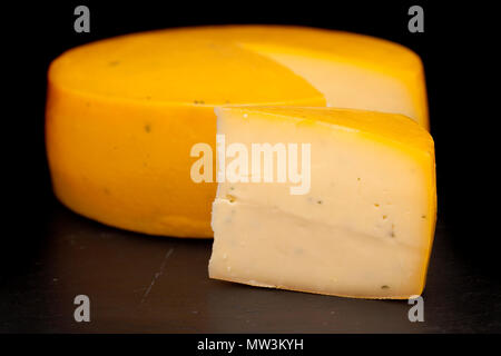 Ruota piena di semi-formaggio duro da Azzorre, Portogallo Foto Stock