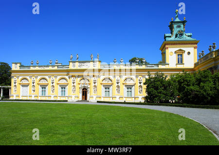 Wilanow Palace vicino a Varsavia, Polonia. Palazzo Wilanowski contro il cielo blu Foto Stock